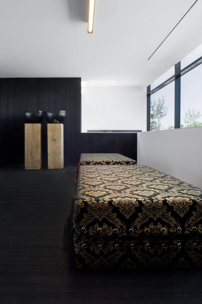 Carbon Hotel Genk Luaran gambar