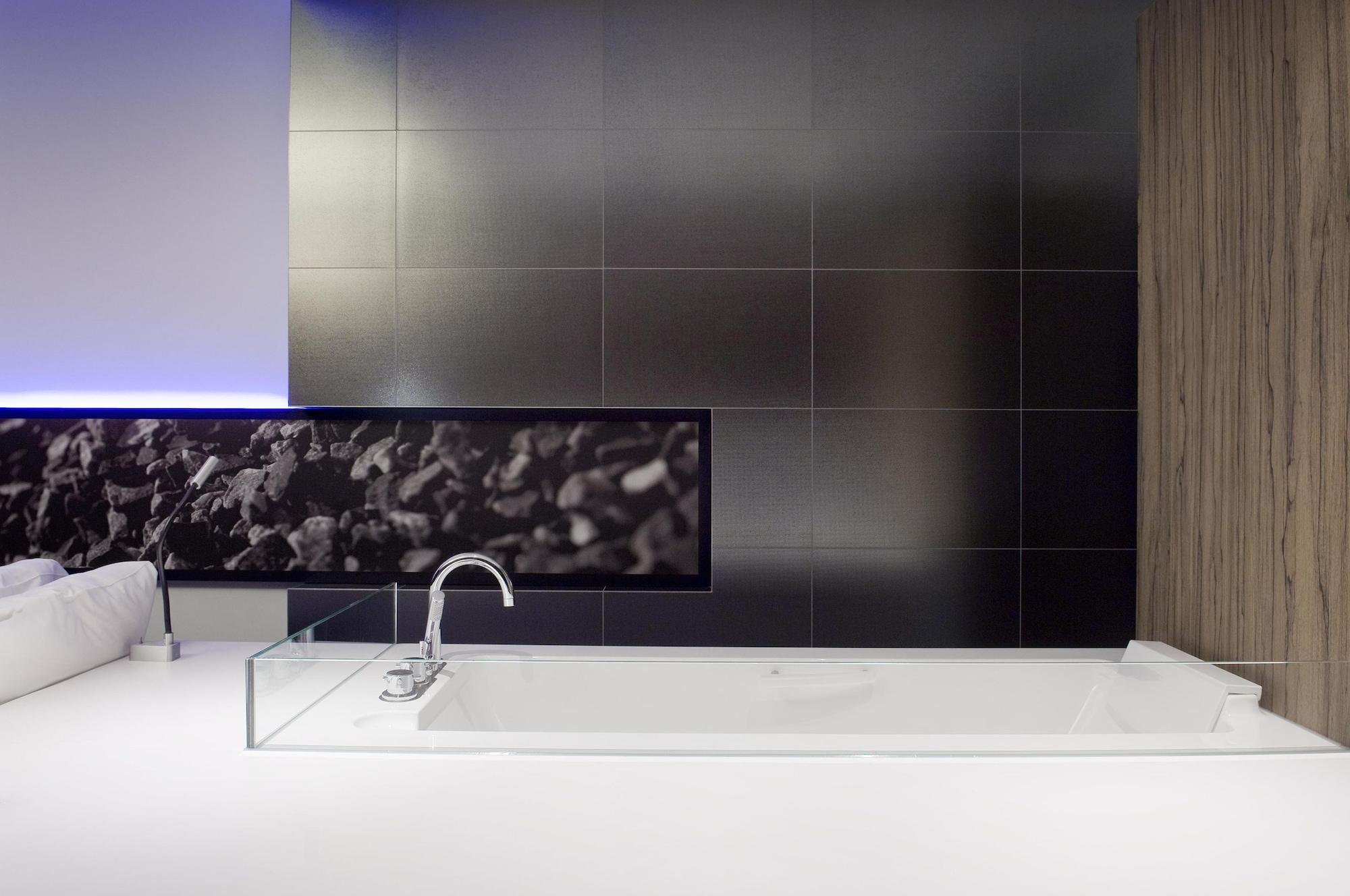 Carbon Hotel Genk Luaran gambar