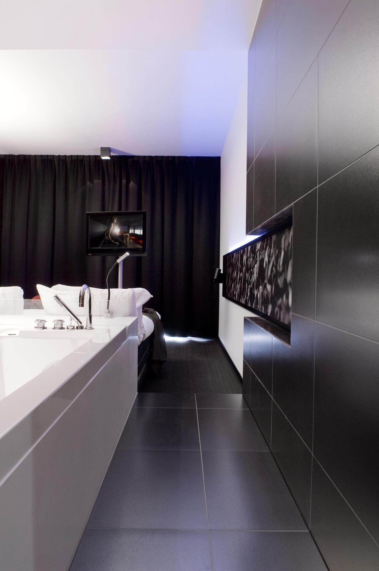 Carbon Hotel Genk Luaran gambar