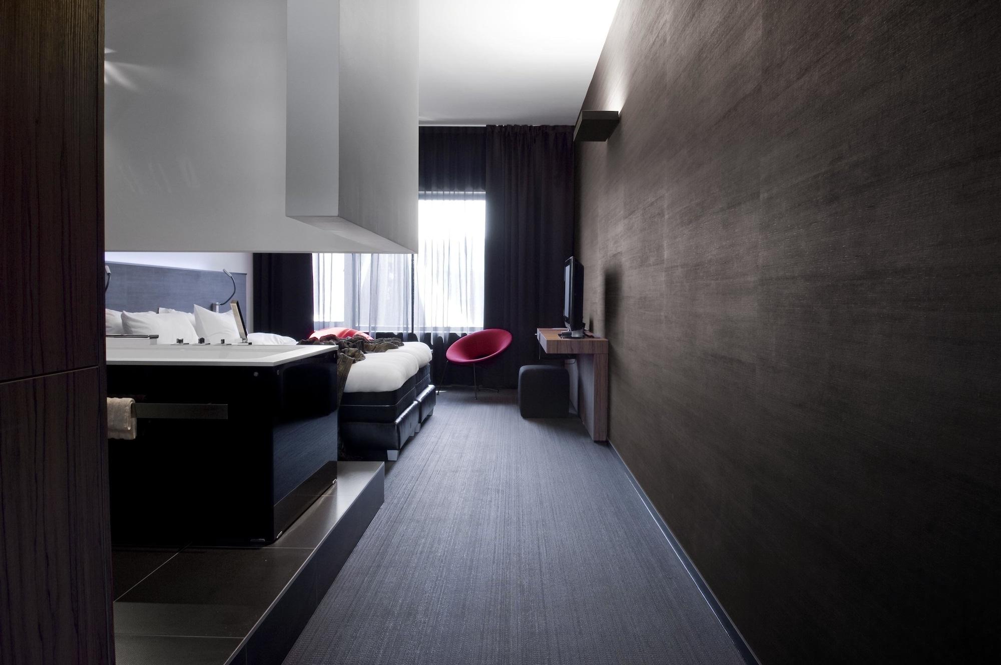 Carbon Hotel Genk Bilik gambar
