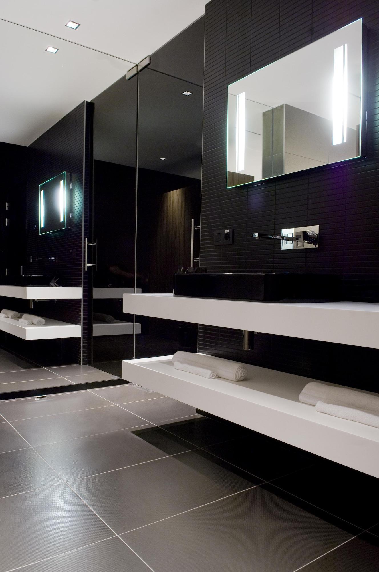 Carbon Hotel Genk Luaran gambar