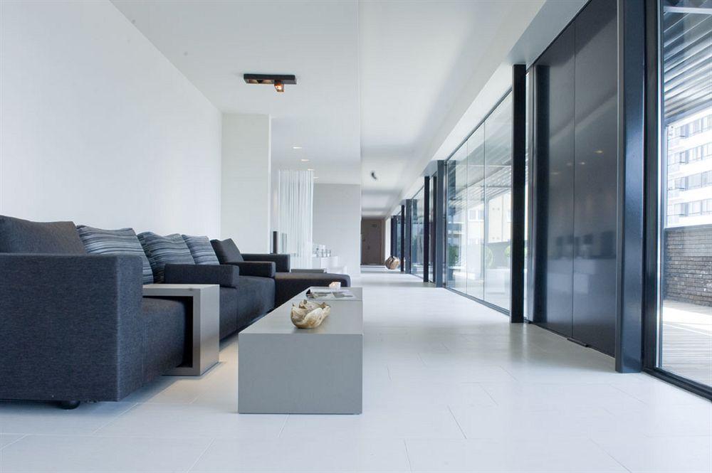 Carbon Hotel Genk Luaran gambar