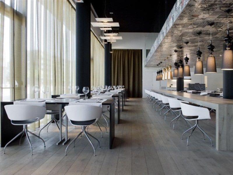 Carbon Hotel Genk Luaran gambar