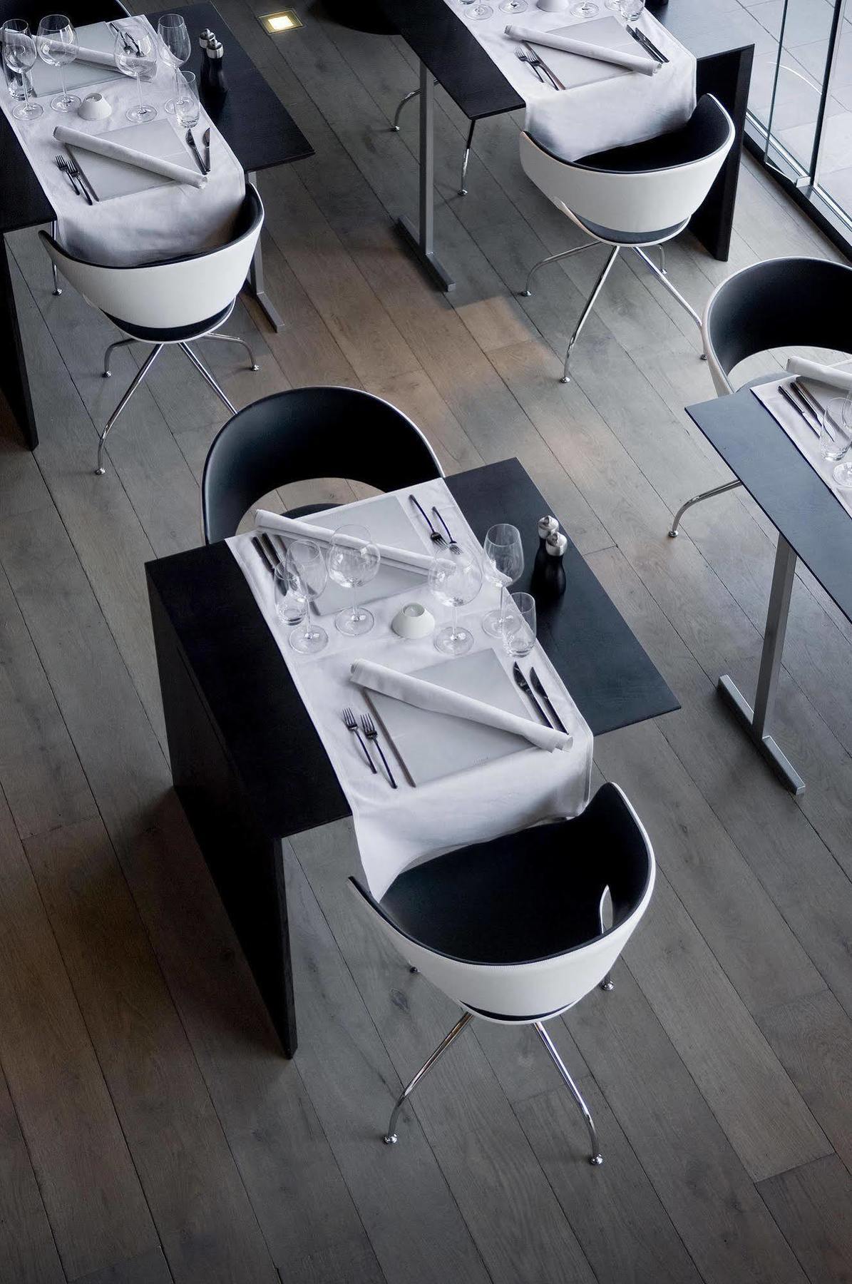 Carbon Hotel Genk Luaran gambar