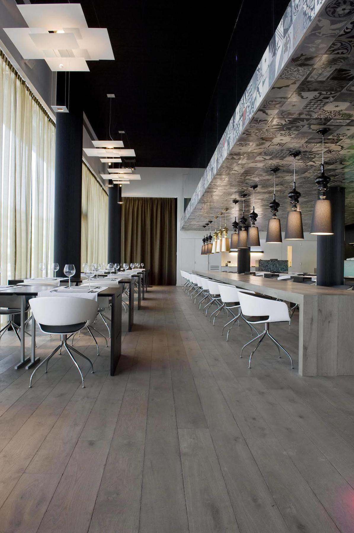 Carbon Hotel Genk Luaran gambar