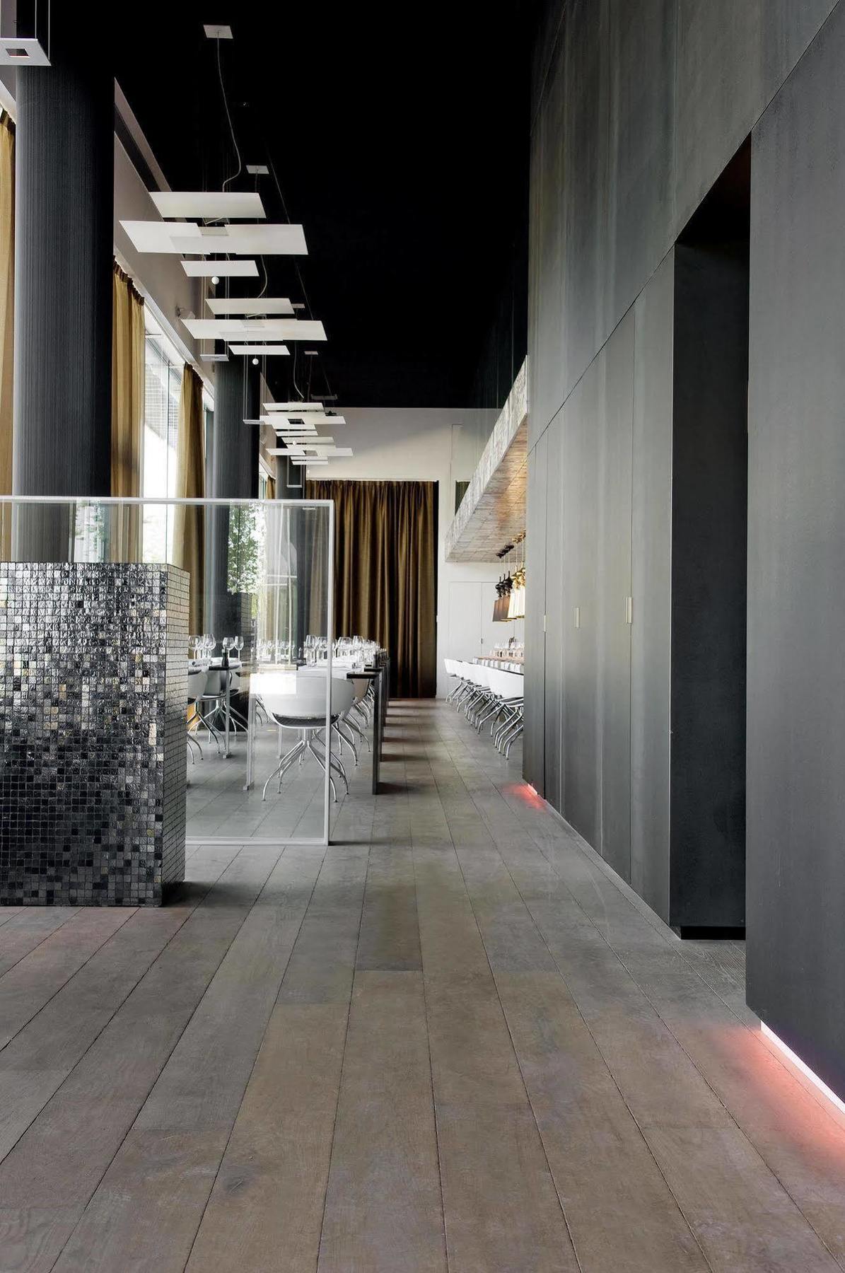 Carbon Hotel Genk Luaran gambar