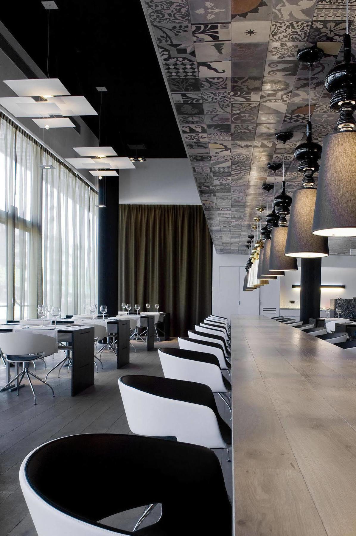 Carbon Hotel Genk Luaran gambar