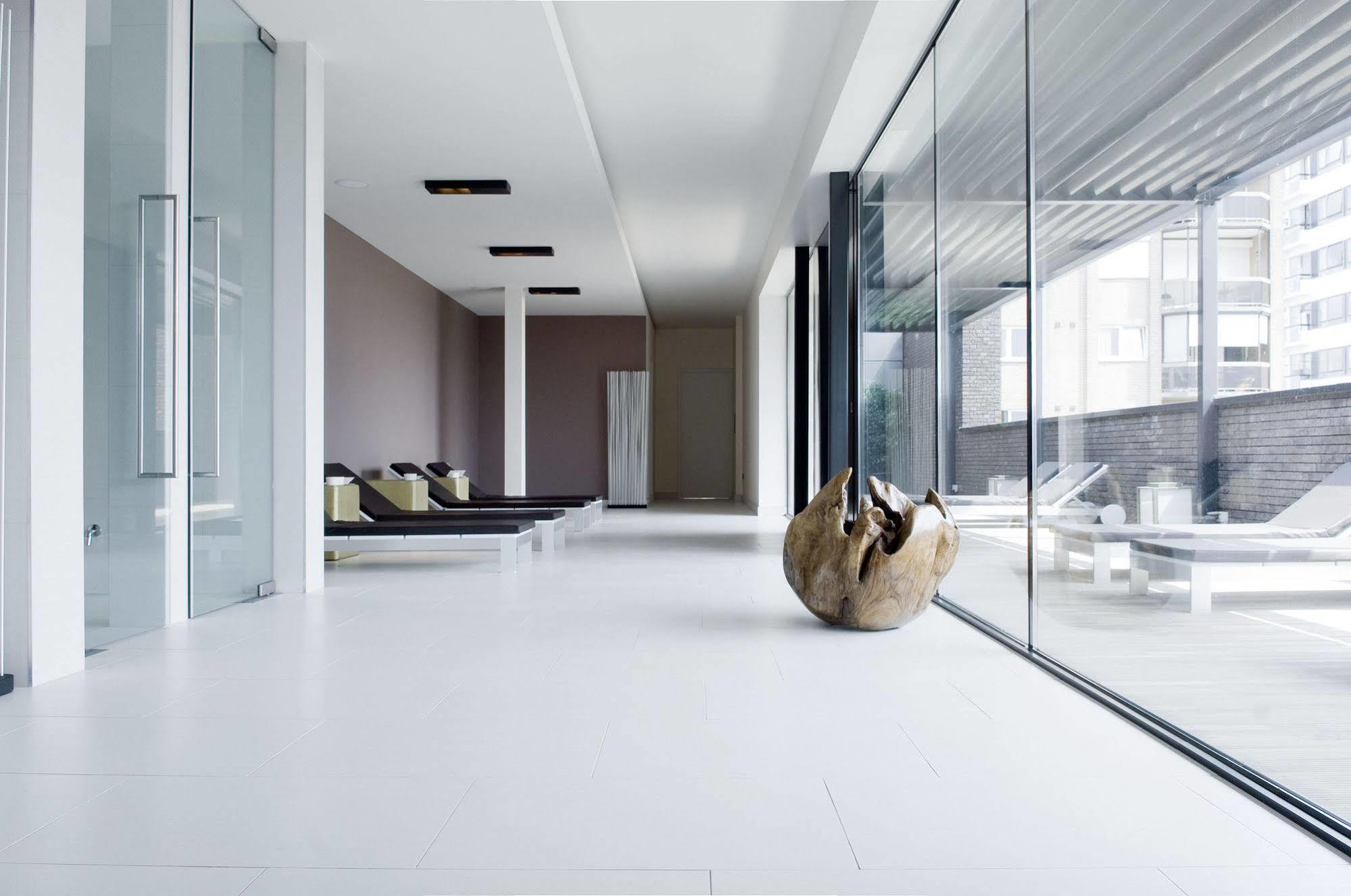 Carbon Hotel Genk Luaran gambar
