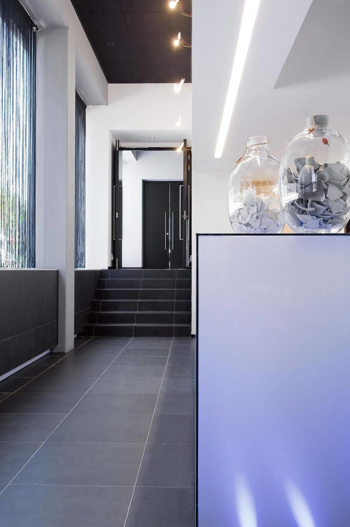 Carbon Hotel Genk Luaran gambar