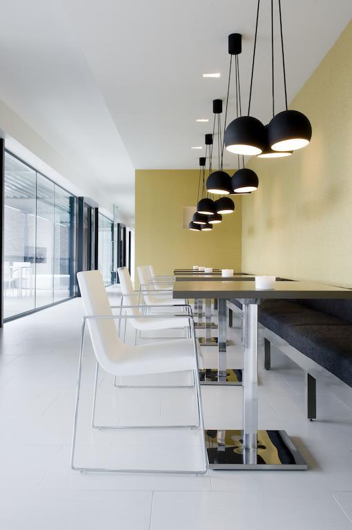 Carbon Hotel Genk Luaran gambar